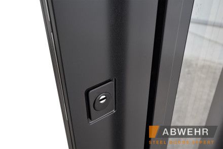 Вхідні двері з терморозривом модель Ufo Black (Колір RAL 9005 + Чорна шагрень) комплектація COTTAGE
